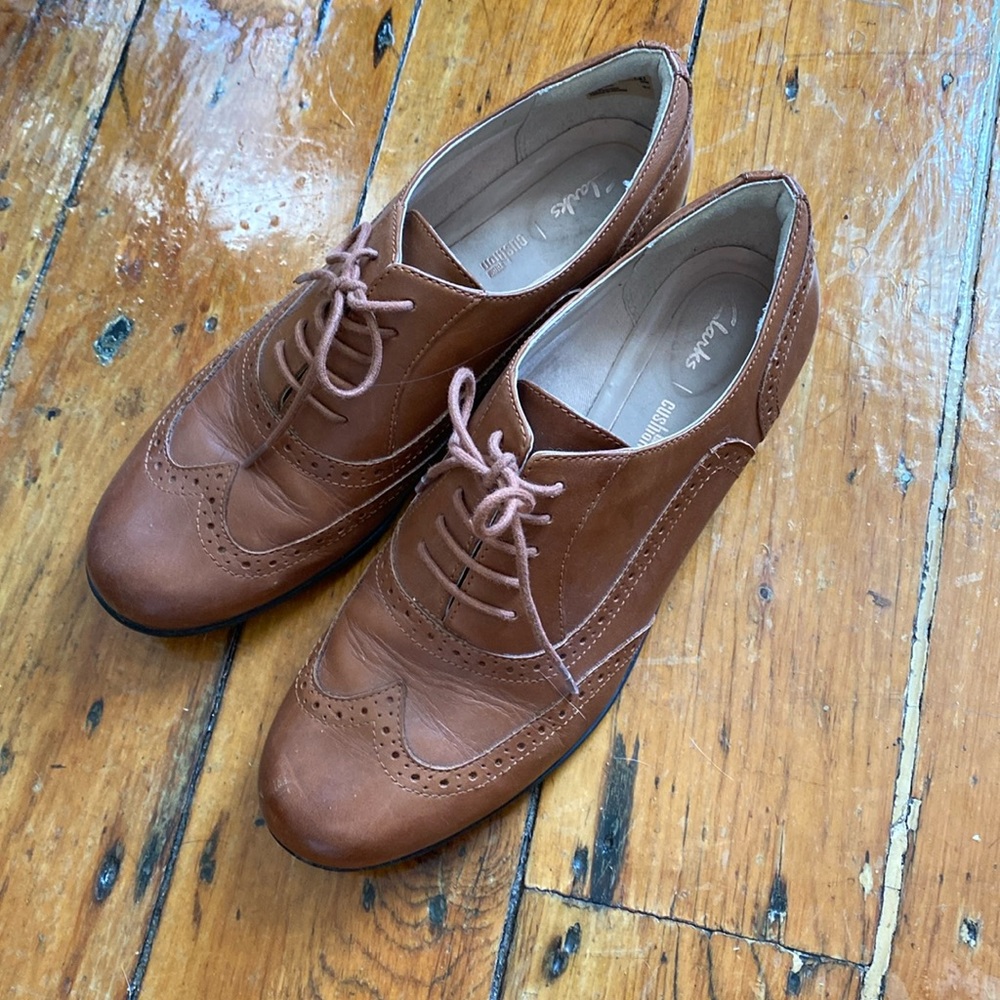 Clarks women leather oxford shoes, size 9